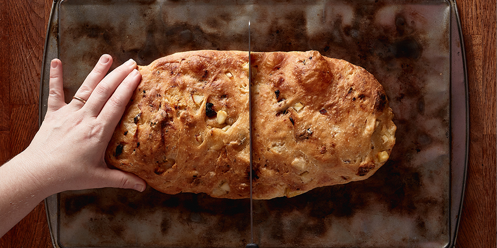 מתכון פוקצ'ת גבינת עזים ועגבניות וארטישוק