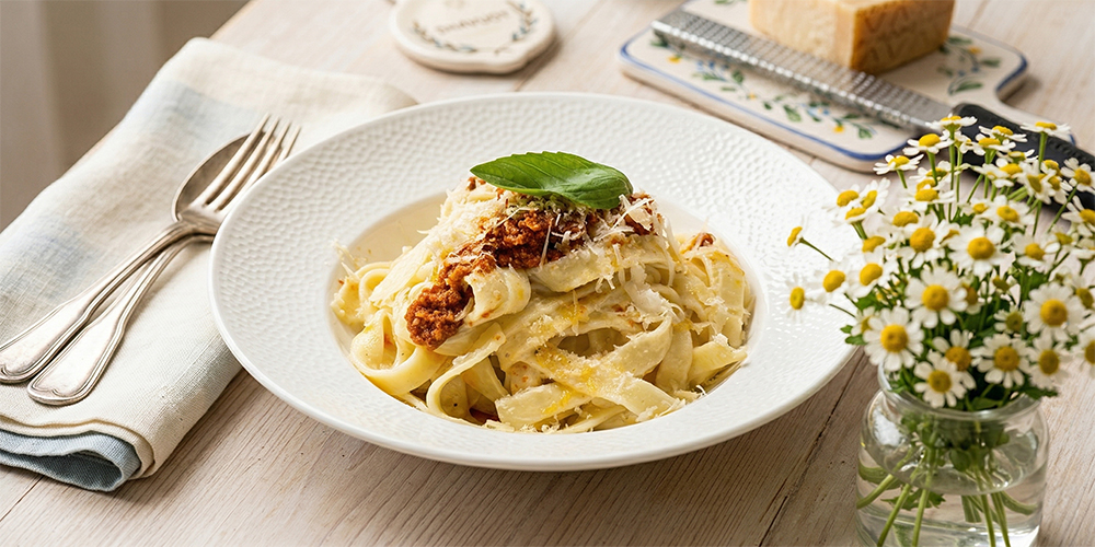 טליאטלה כמהין בקרם גרנה פדנו ופסטו אדום